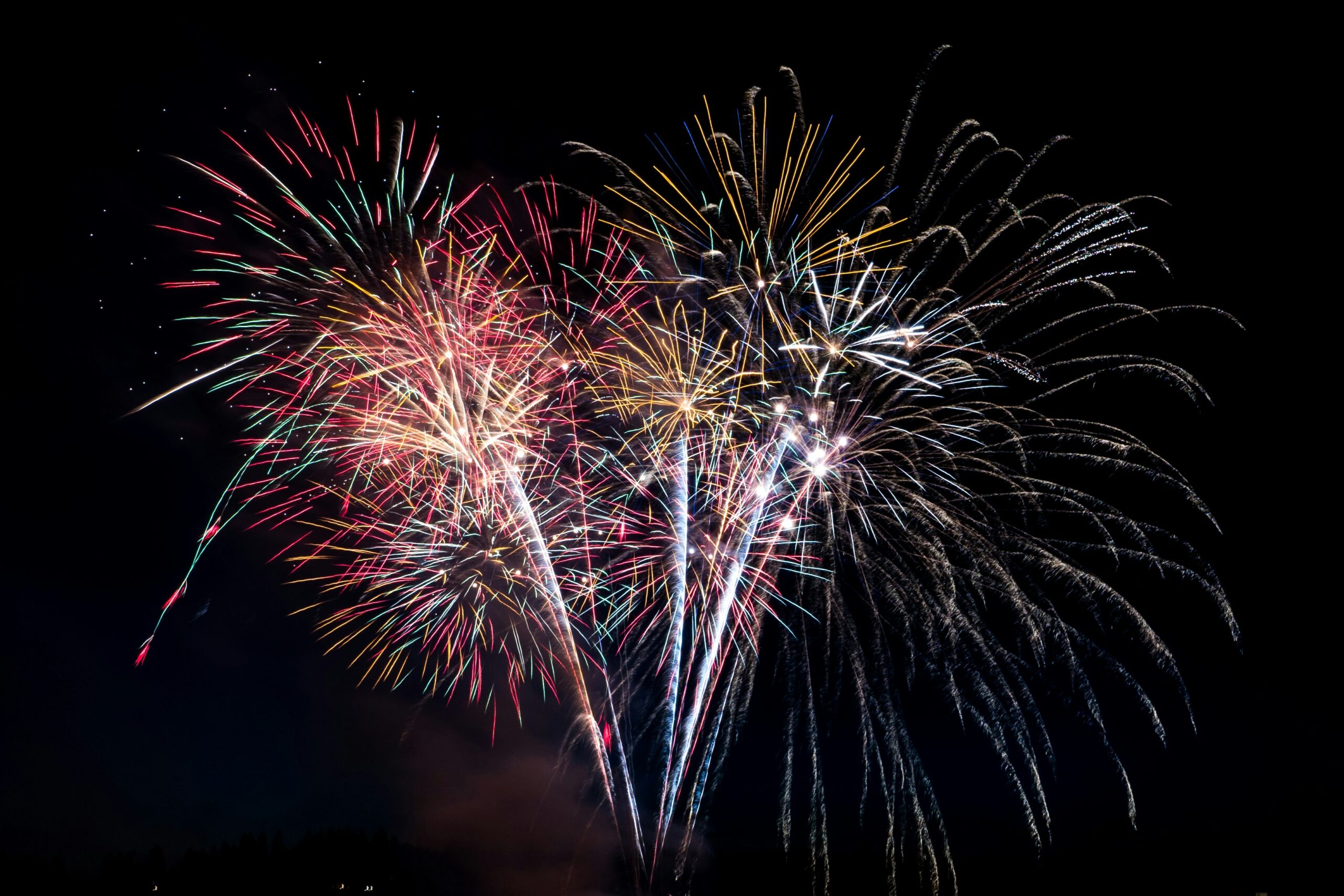 Silvester-Feuerwerk am Nachthimmel — Vortrag Silvester entspannt vorbereiten VHS Gerlingen
